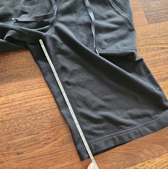 LULULEMON Black Be Still Bermuda Lounge Shorts Size 2 - Picture 6 of 7